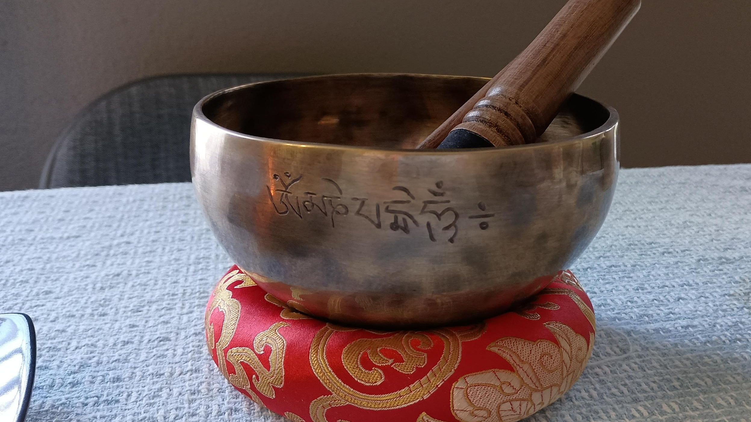Brass singing bowl